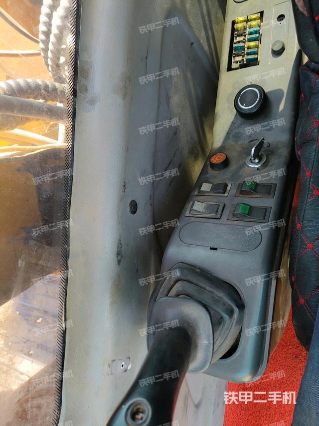 座椅左側(cè)控制臺/音響/含左手柄（駕駛室部分）