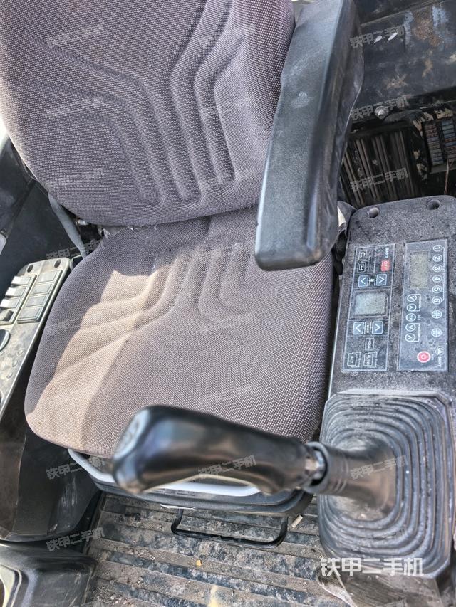 后窗玻璃角標（駕駛室部分）