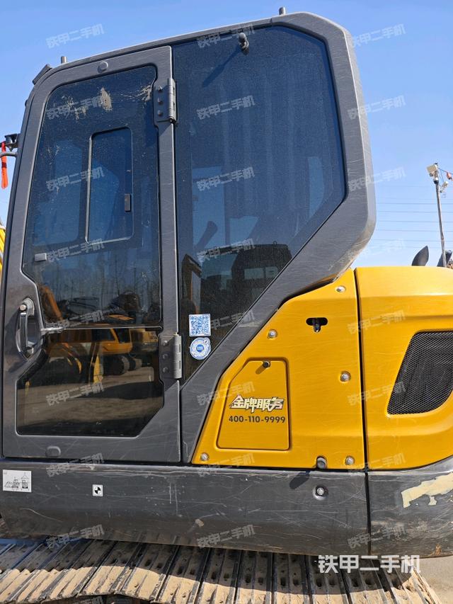 回轉馬達和主控閥（整機外觀）