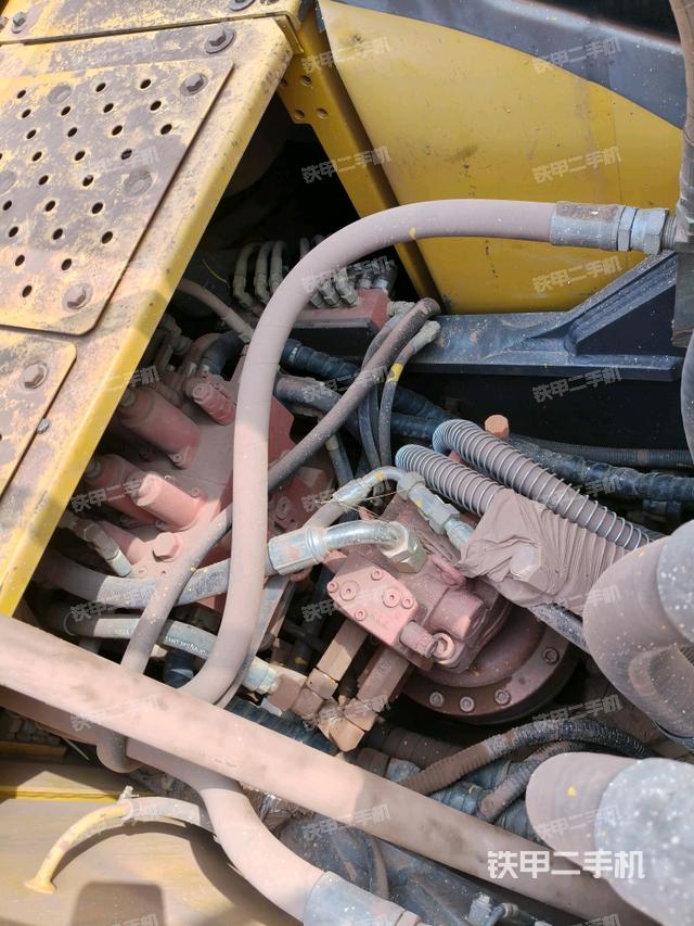 回轉(zhuǎn)馬達和主控閥（整機外觀）