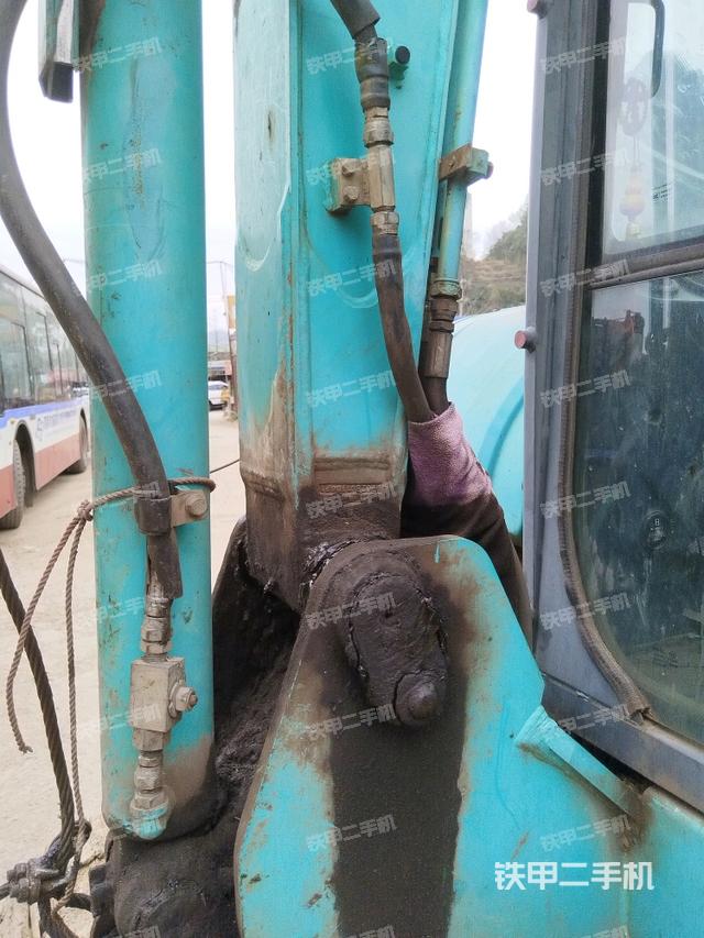 大臂根部?斜（工作和回轉(zhuǎn)裝置）