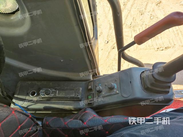 座椅右側(cè)控制臺/鑰匙門/油門/含右手柄（駕駛室部分）