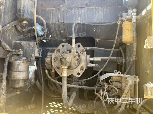 液壓泵艙室正面整體(整機(jī)外觀) 液壓泵艙室正面整體(整機(jī)外觀)