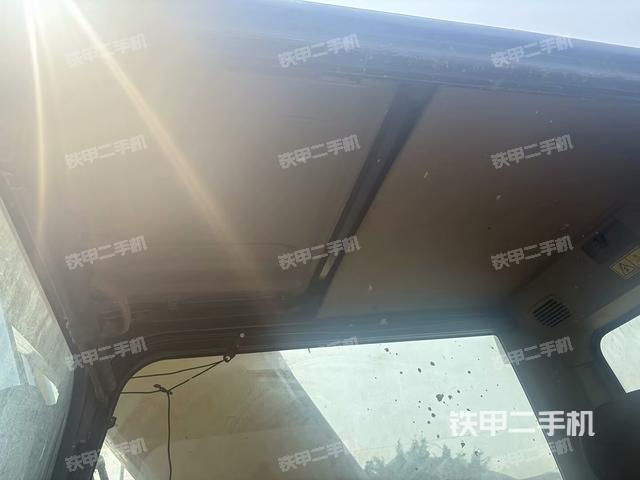 座椅右側控制臺/鑰匙門/油門/含右手柄（駕駛室部分）