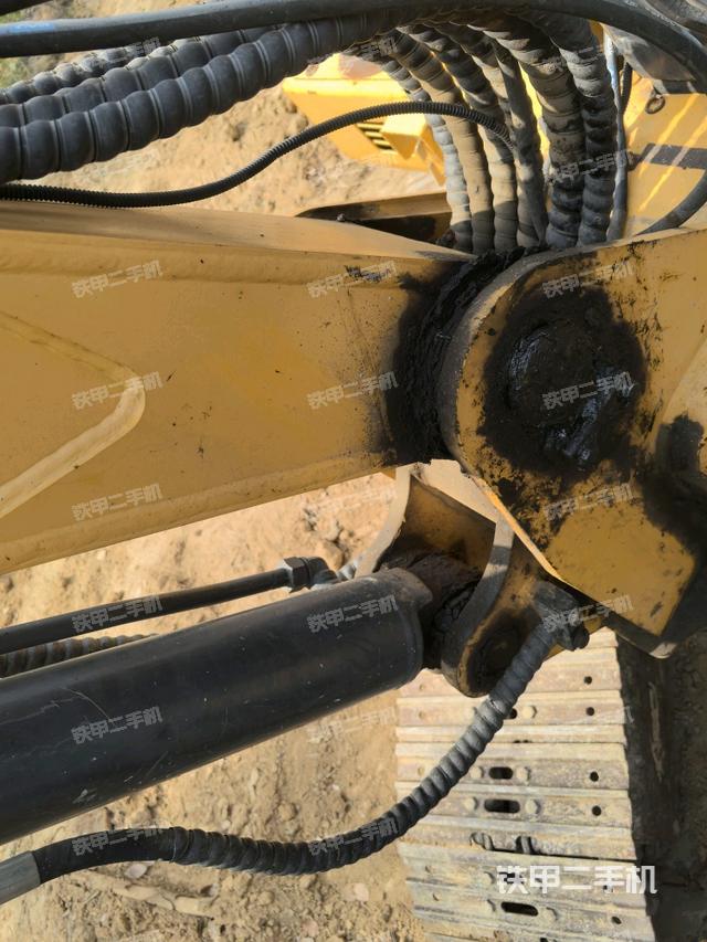 大臂根部?斜（工作和回轉(zhuǎn)裝置）