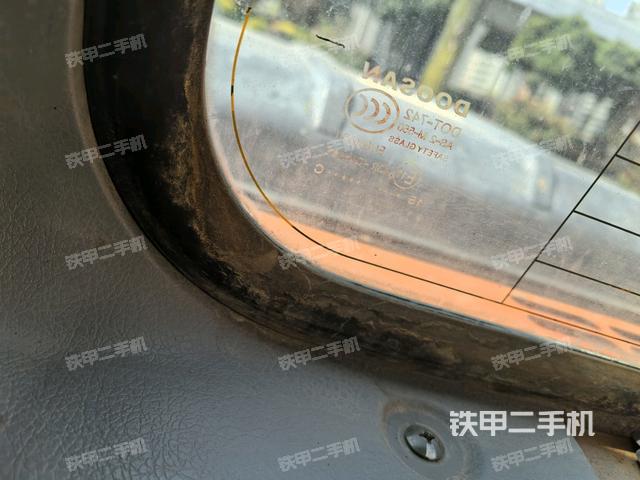 后窗玻璃角標（駕駛室部分）