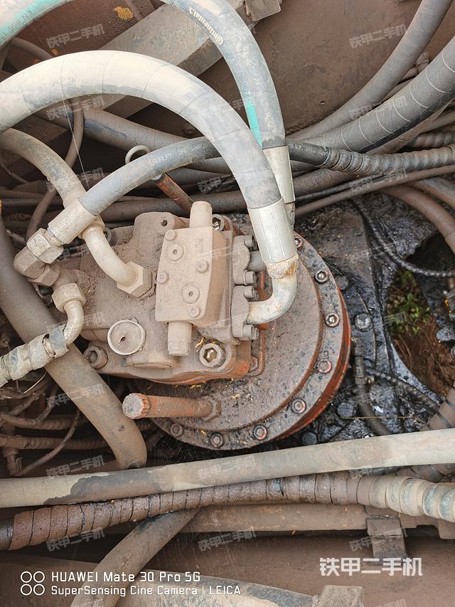 回转马达和主控阀（整机外观）