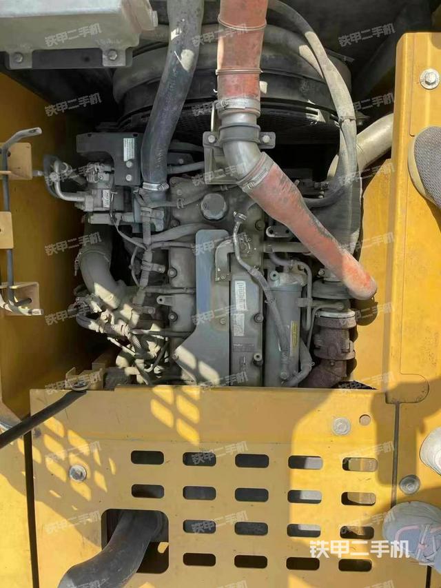 發(fā)動(dòng)機(jī)室（上車部件）