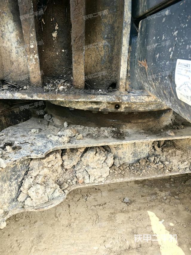 轉(zhuǎn)盤和下車架正前（工作和回轉(zhuǎn)裝置）