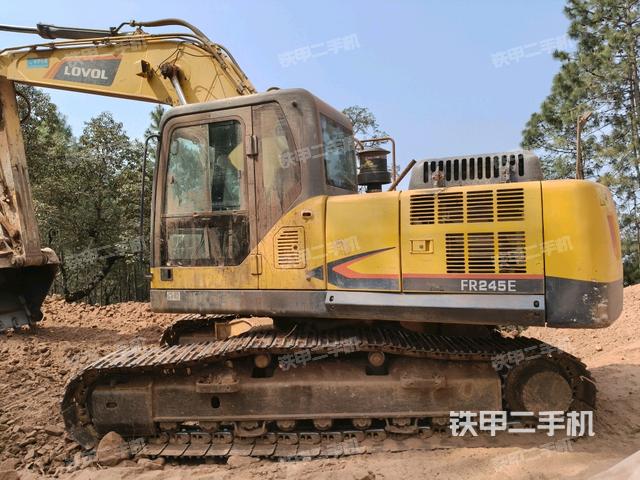 駕駛室整體（整機外觀）