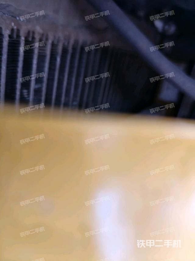 液壓泵艙室正面整體(整機(jī)外觀) 液壓泵艙室正面整體(整機(jī)外觀)