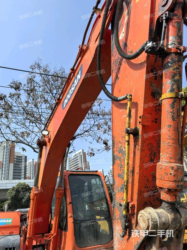 大臂油缸整體?豎拍（工作和回轉(zhuǎn)裝置）