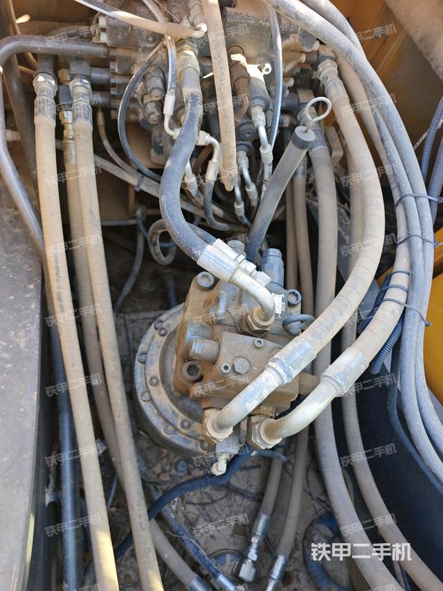 回轉(zhuǎn)馬達(dá)和主控閥（整機外觀）