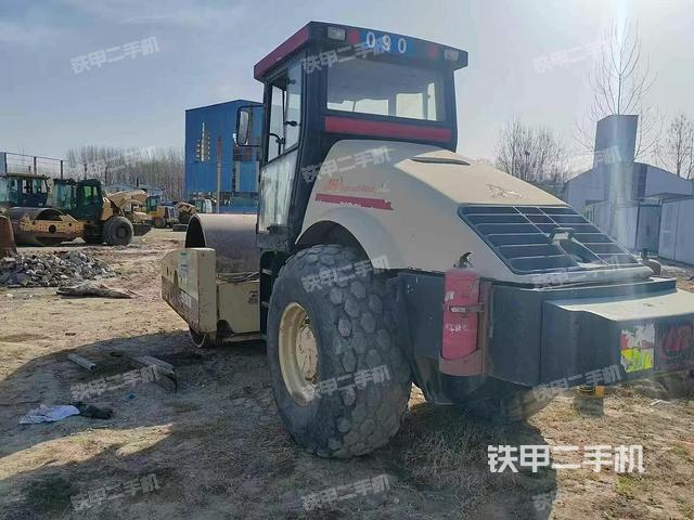 整機(jī)右后45°(設(shè)備外觀及核心部件) 整機(jī)右后45°(設(shè)備外觀及核心部件)