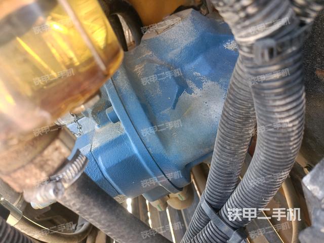 液壓泵艙室正面整體(整機外觀) 液壓泵艙室正面整體(整機外觀)