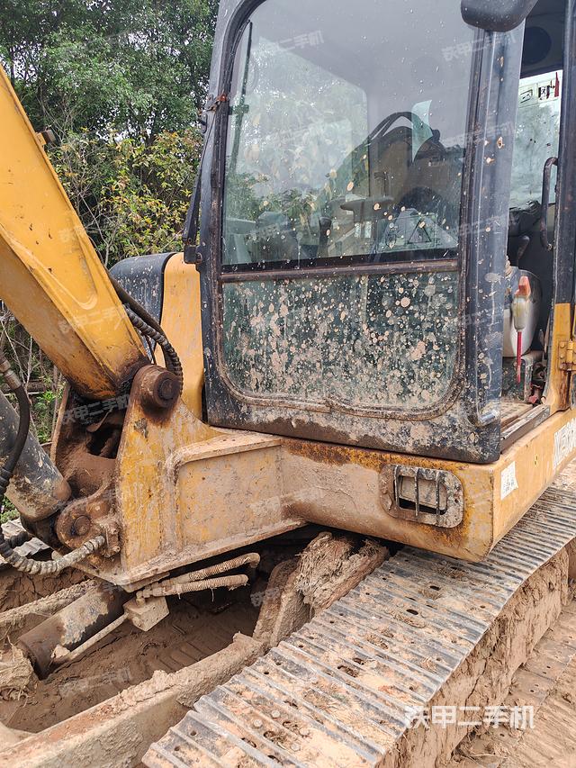 駕駛室頂部（整機(jī)外觀）