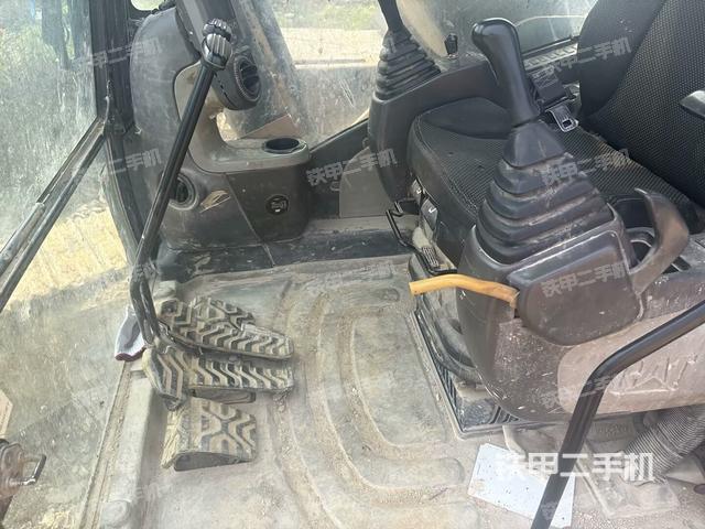 后窗玻璃角標（駕駛室部分）