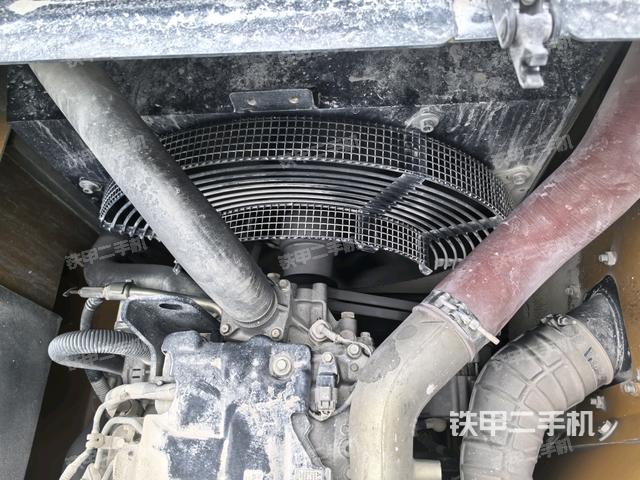 發(fā)動(dòng)機(jī)室（上車(chē)部件）