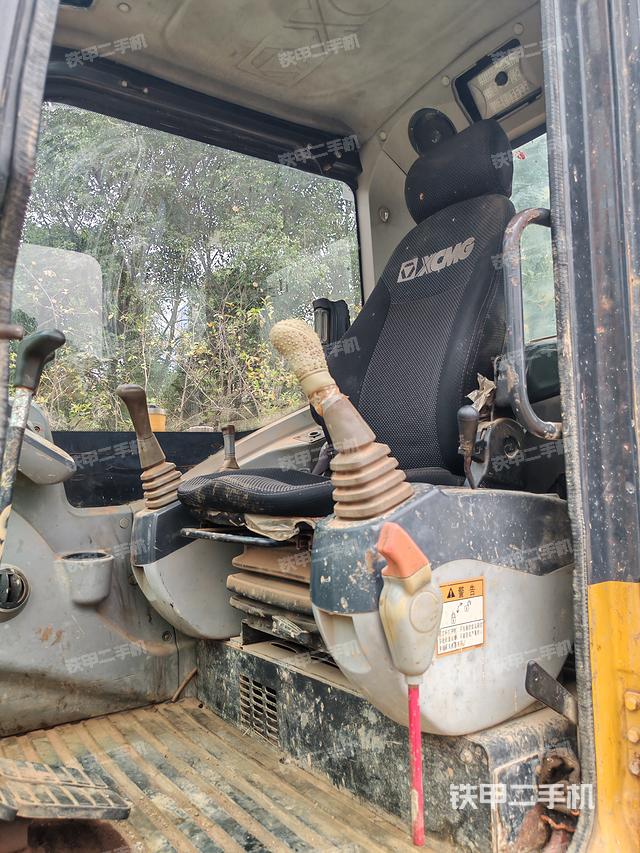 回轉(zhuǎn)馬達(dá)和主控閥（整機(jī)外觀）