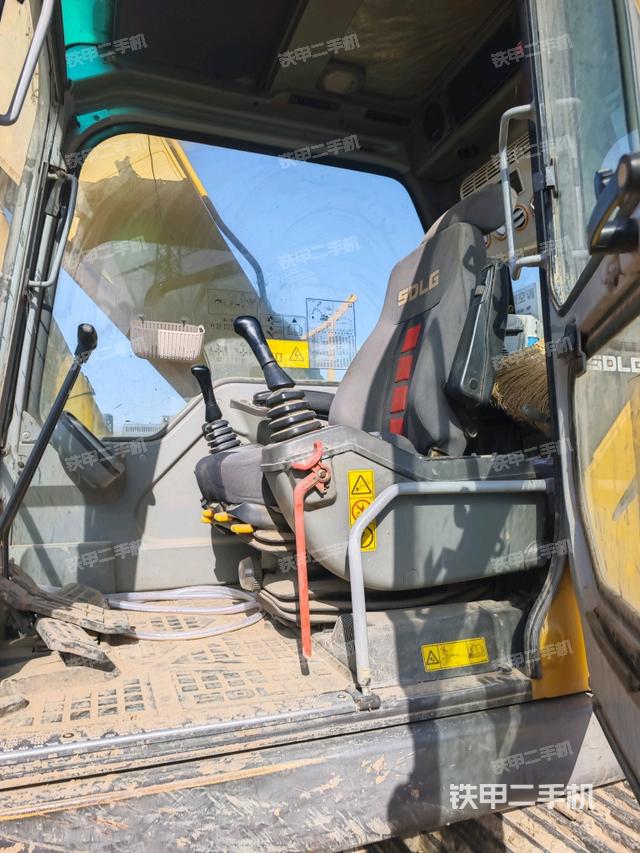 駕駛室整體（整機外觀）