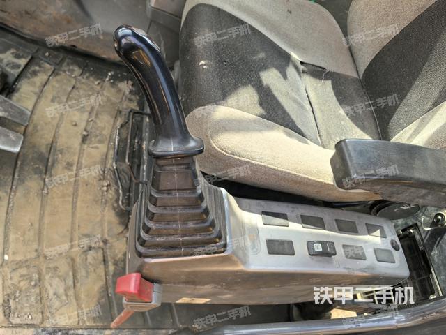 座椅左側(cè)控制臺/音響/含左手柄（駕駛室部分）