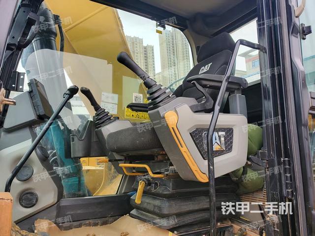 駕駛室整體(整機(jī)外觀) 駕駛室整體(整機(jī)外觀)