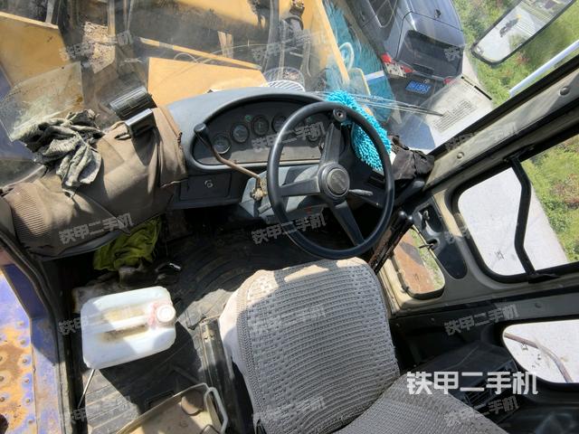 駕駛室內(nèi)部（駕駛室部分）