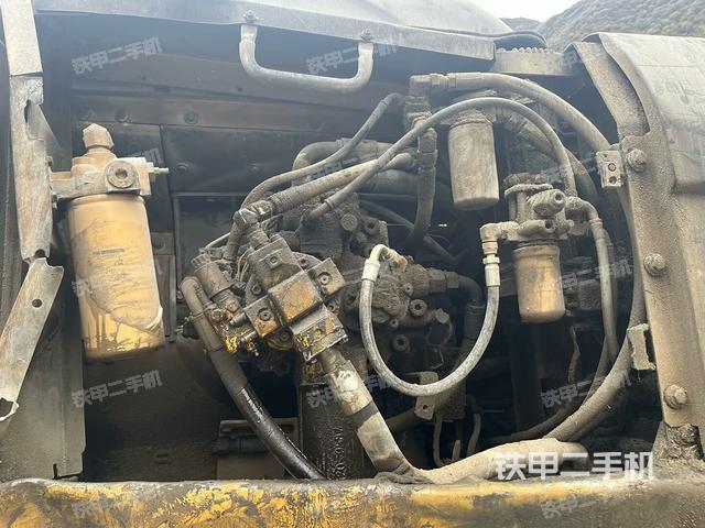 液壓泵艙室正面整體(整機(jī)外觀) 液壓泵艙室正面整體(整機(jī)外觀)