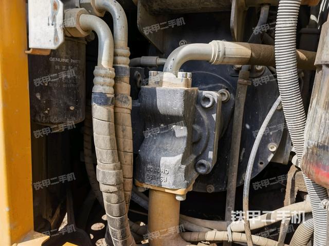 液壓泵艙室正面整體(整機(jī)外觀) 液壓泵艙室正面整體(整機(jī)外觀)