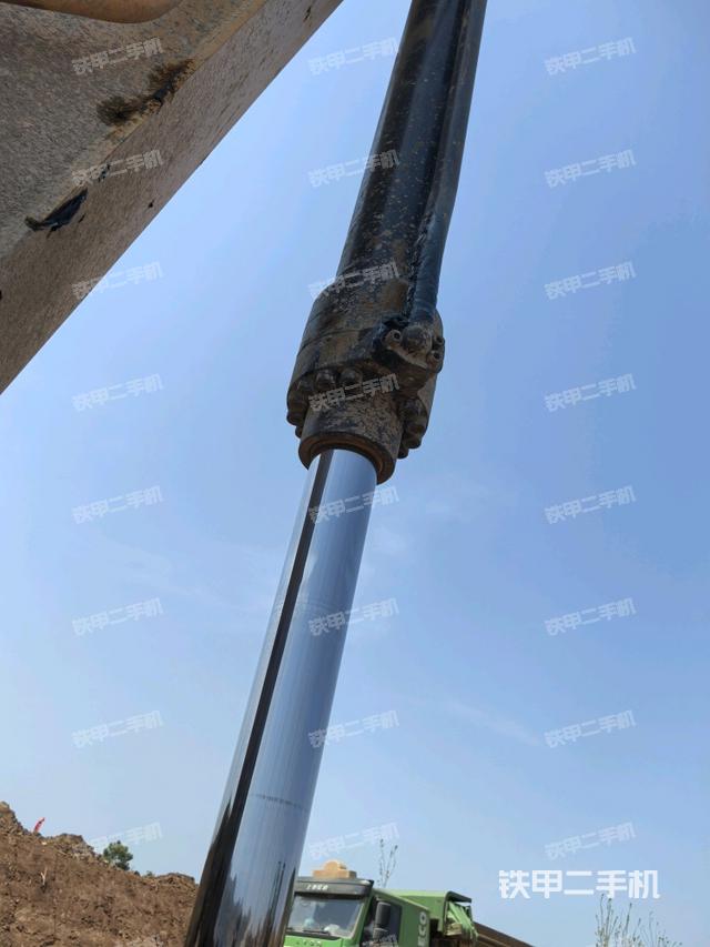 大臂油缸整體?豎拍（工作和回轉(zhuǎn)裝置）