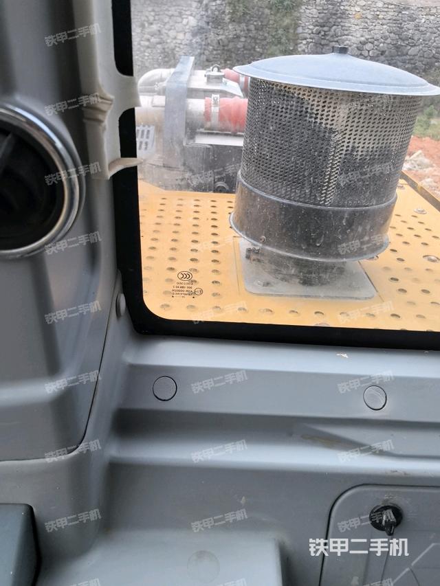 后窗玻璃角標（駕駛室部分）