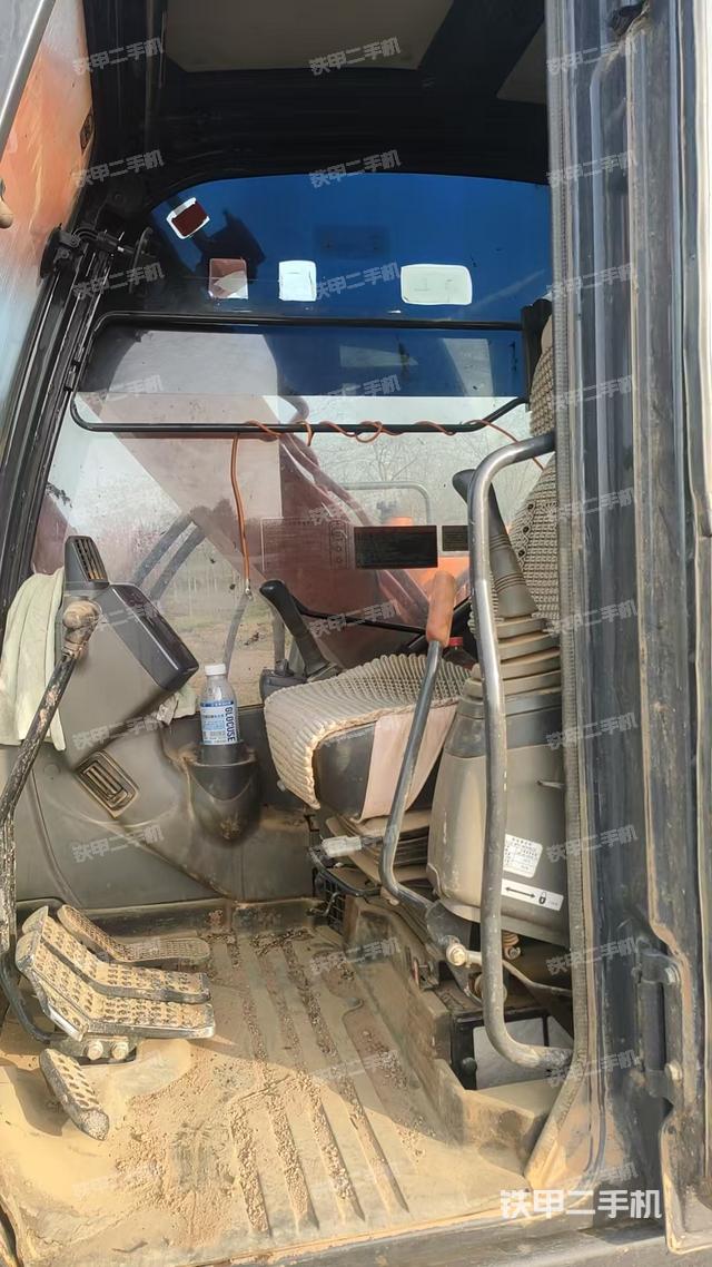 驾驶室整体（整机外观）