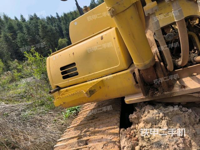 轉(zhuǎn)盤(pán)和下車(chē)架正前（工作和回轉(zhuǎn)裝置）