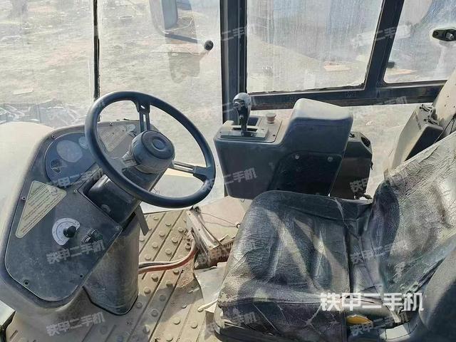 駕駛室操作臺(tái)(設(shè)備外觀及核心部件) 駕駛室操作臺(tái)(設(shè)備外觀及核心部件)