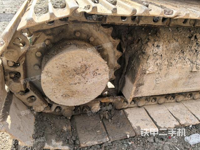 左驅(qū)動輪（行走機構(gòu)）