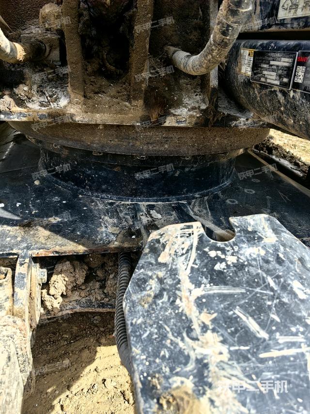 轉(zhuǎn)盤和下車架正前（工作和回轉(zhuǎn)裝置）