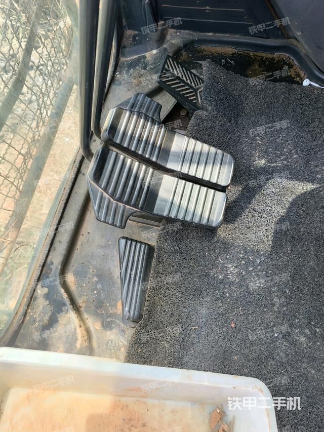 右側(cè)玻璃角標(biāo)（駕駛室部分）