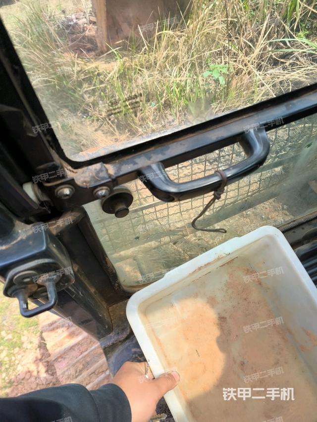 左后方玻璃角標(biāo)（駕駛室部分）