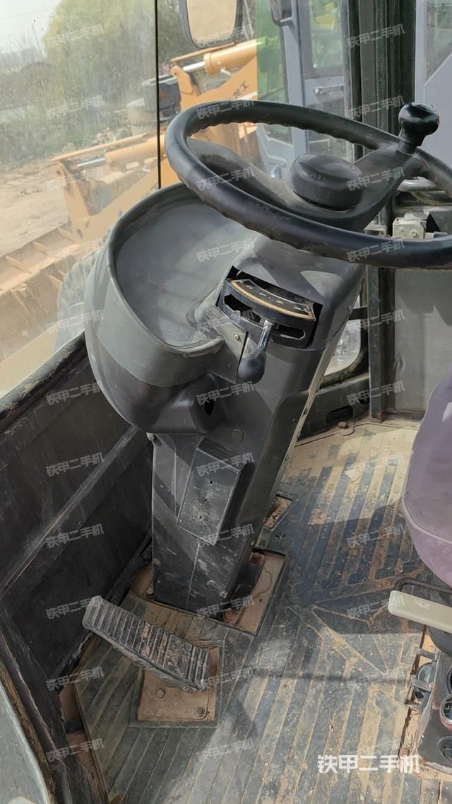 駕駛室工作臺(整機外觀及大件) 駕駛室工作臺(整機外觀及大件)