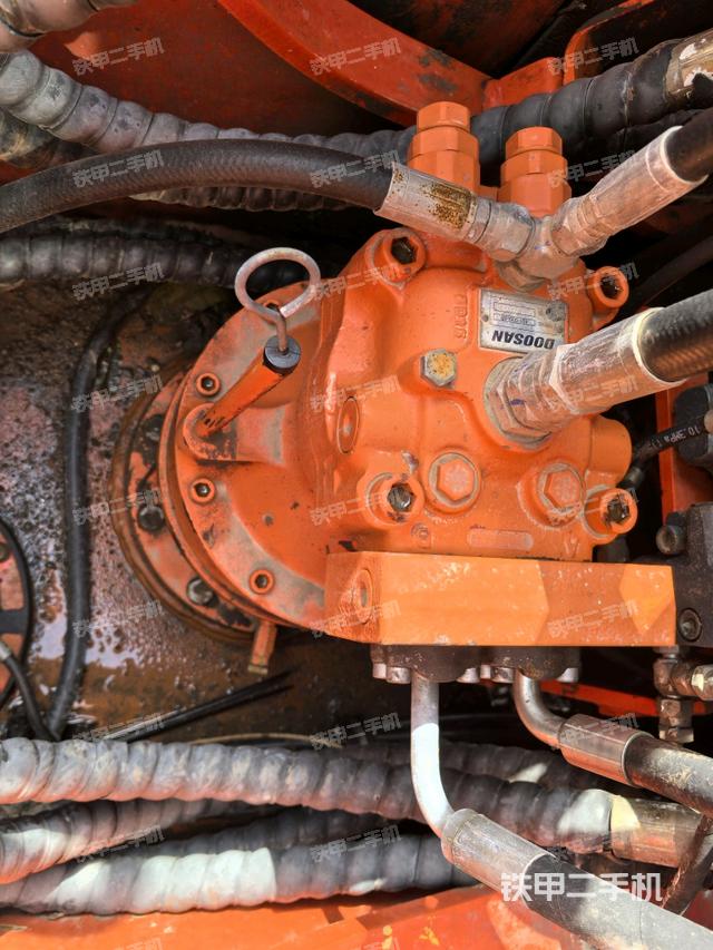 回轉(zhuǎn)馬達（上車部件）