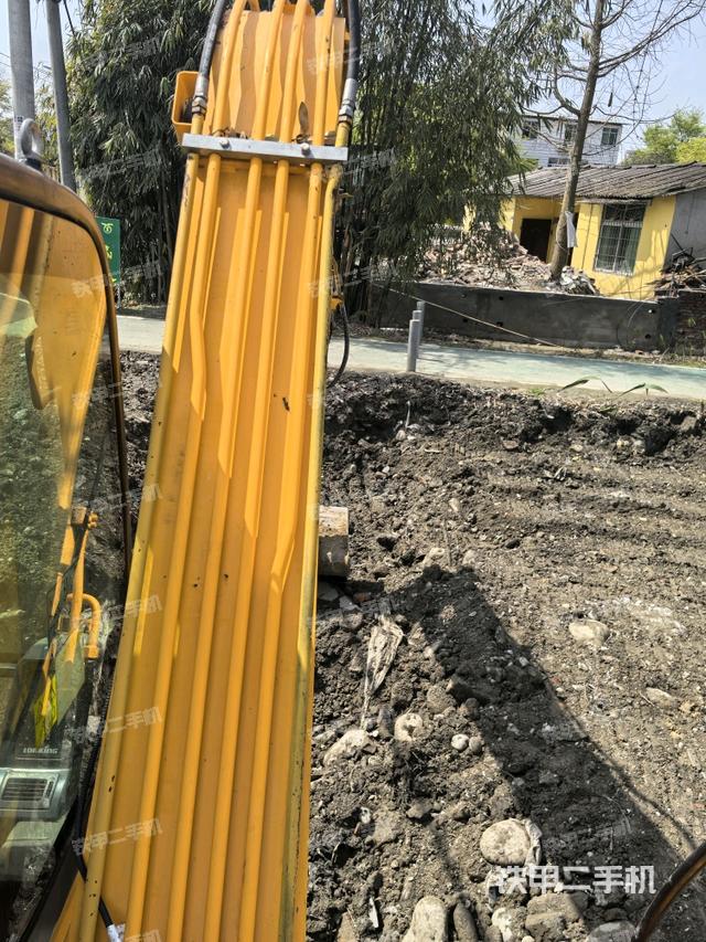 大臂背部俯視（工作和回轉(zhuǎn)裝置）