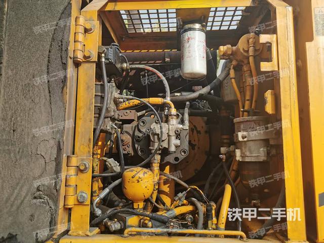 液壓泵艙室正面整體（整機(jī)外觀）