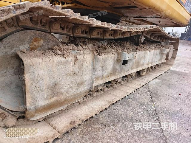 駕駛室整體(整機(jī)外觀) 駕駛室整體(整機(jī)外觀)