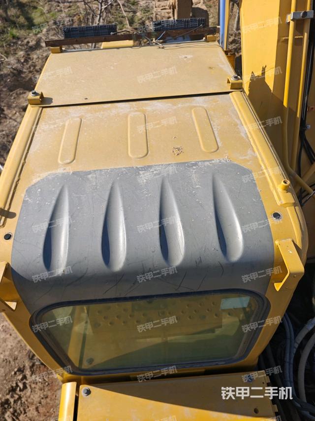 駕駛室頂部（整機外觀）