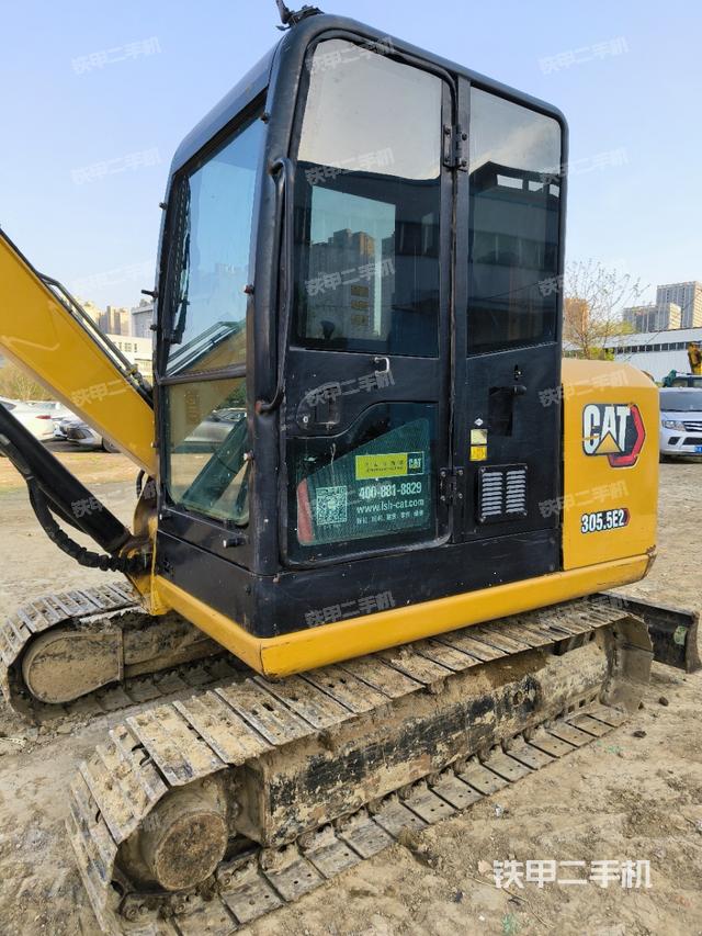 駕駛室頂部(整機外觀) 駕駛室頂部(整機外觀)