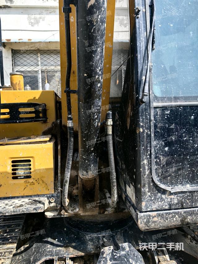 大臂根部?斜（工作和回轉(zhuǎn)裝置）