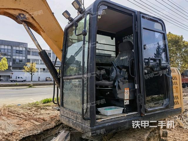 駕駛室整體(整機(jī)外觀) 駕駛室整體(整機(jī)外觀)