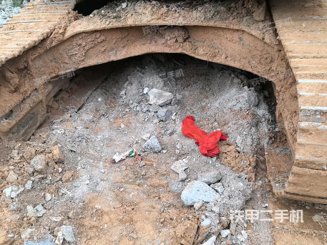 轉(zhuǎn)盤和下車架正前（工作和回轉(zhuǎn)裝置）