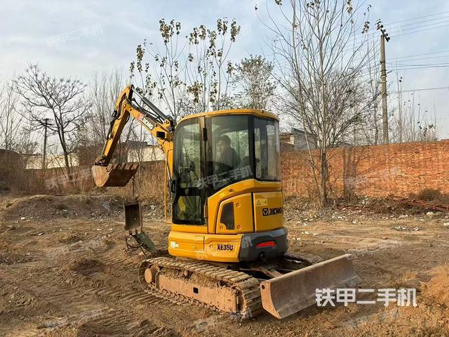 駕駛室整體(整機外觀) 駕駛室整體(整機外觀)