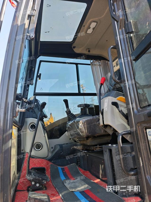 駕駛室整體（整機外觀）